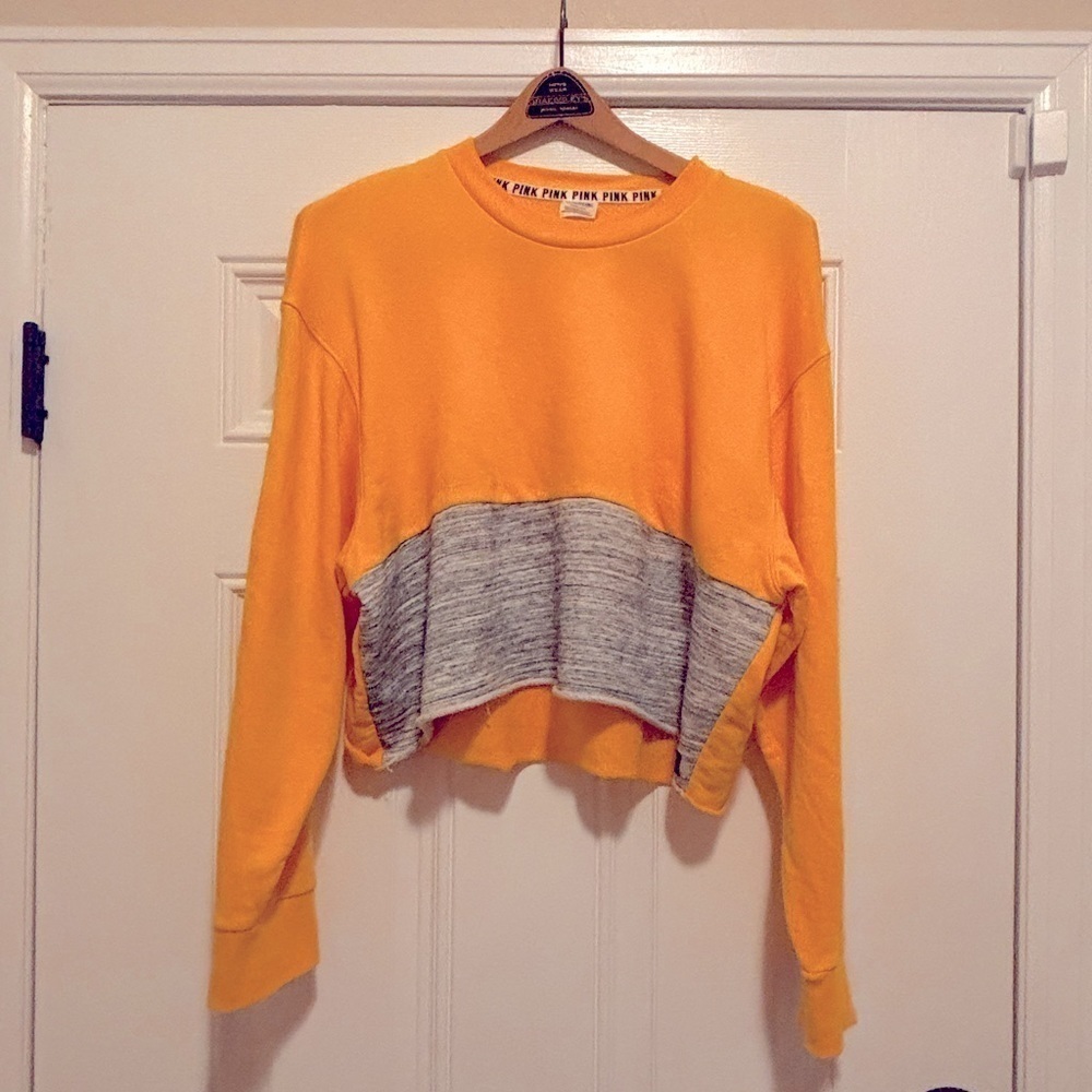 Pink women’s crop sweatshirt size Large